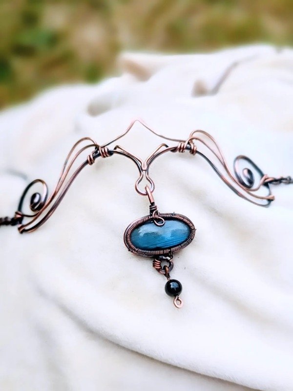 Producto - Tiara con labradorita y onix