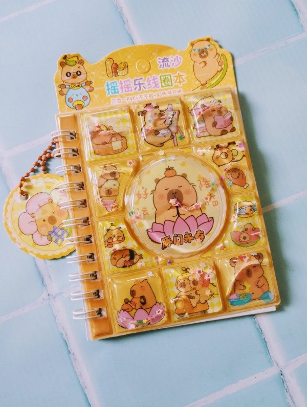 Producto - Libreta Capybara con stickers