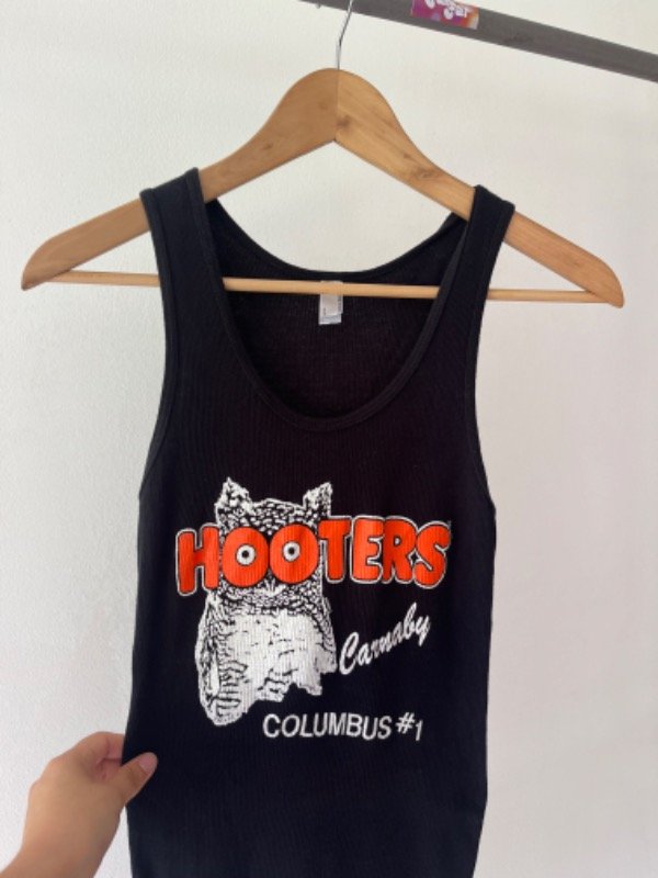 Musculosa hooters — imagen 4