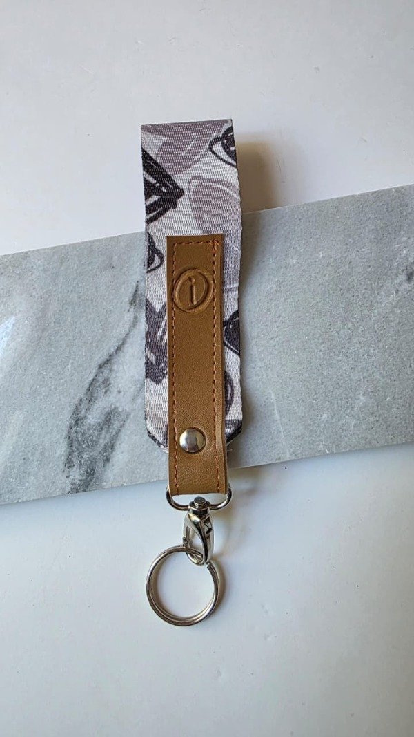 Producto - Llavero Corazon Gris