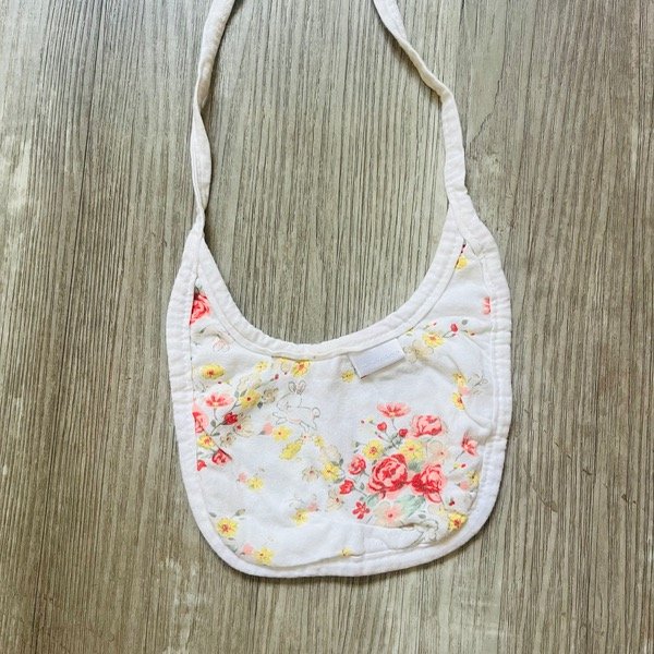 Producto - Babero Mimo Flores Rojas