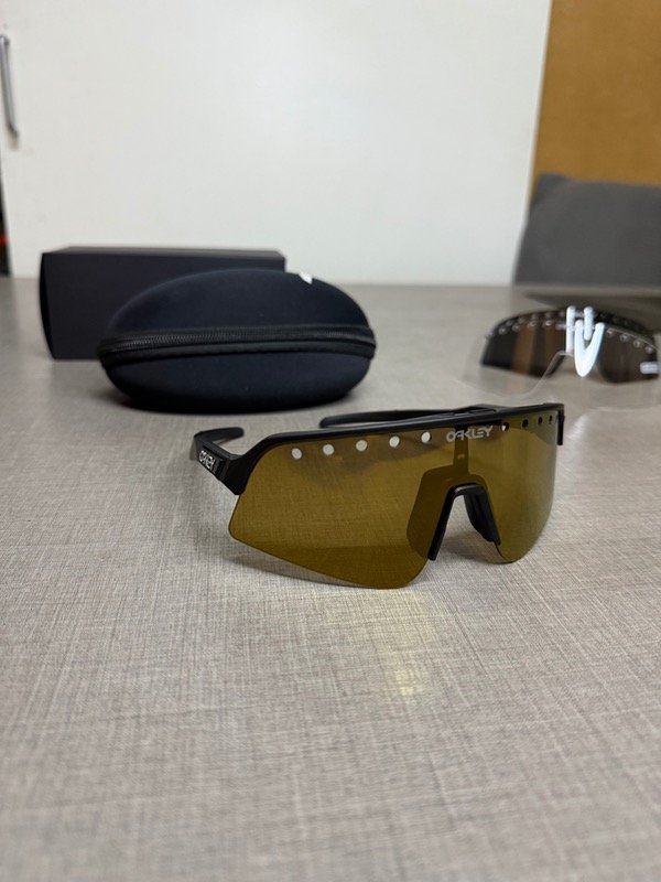 Producto - Oakley Sutro sweep vented Negro Gold