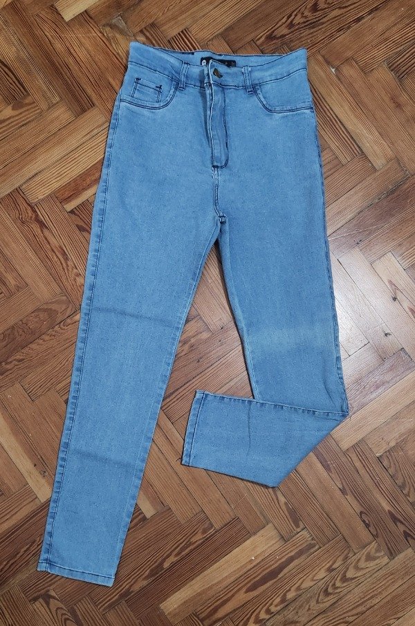 Producto - Jean celeste elastizado. TALLE 44. SIN CAMBIO, CON FALLA