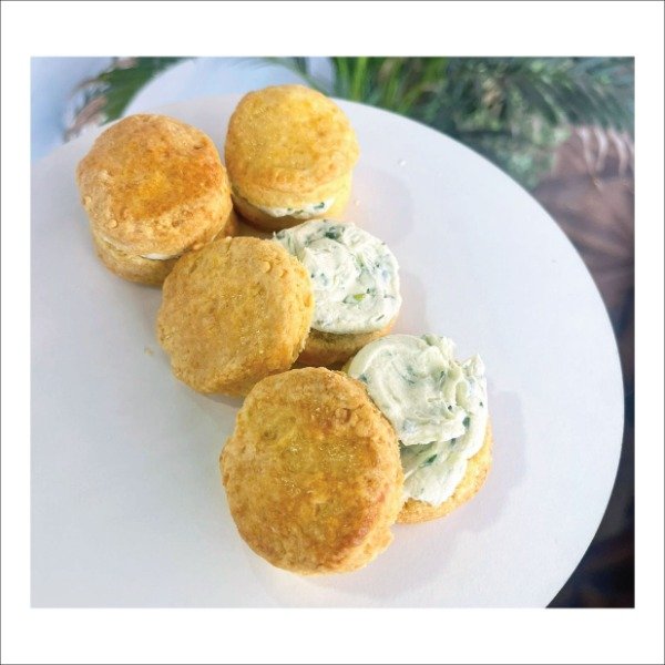 Producto - Scon relleno de queso crema y y ciboulette x 12