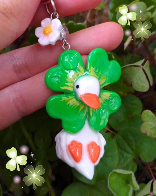 Producto - llavero patito trebol
