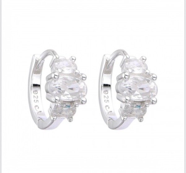 Producto - Argollita triple piedra blanca plata 925. Unidad
