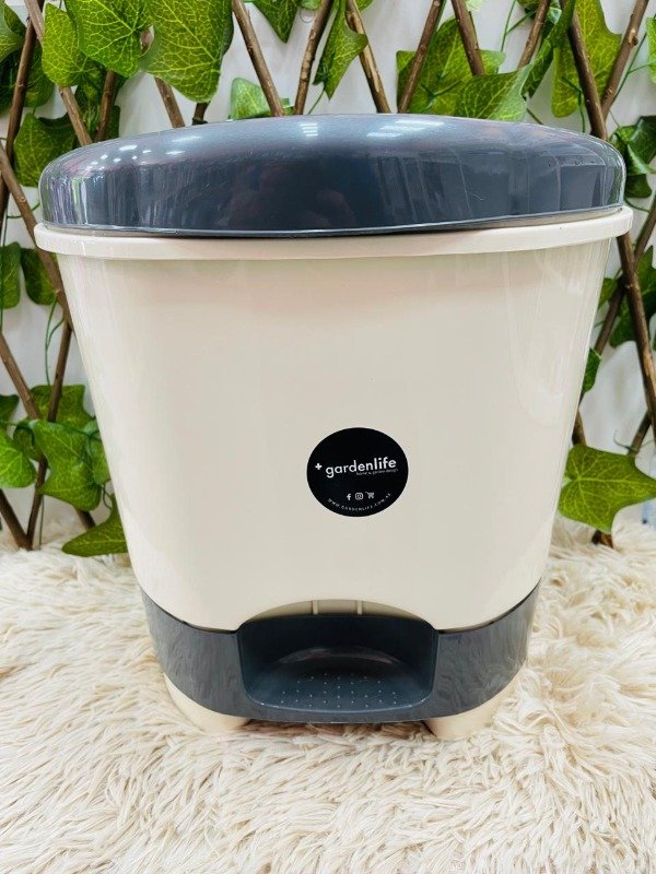 Producto - Cesto plástico con pedal 12.5 lts