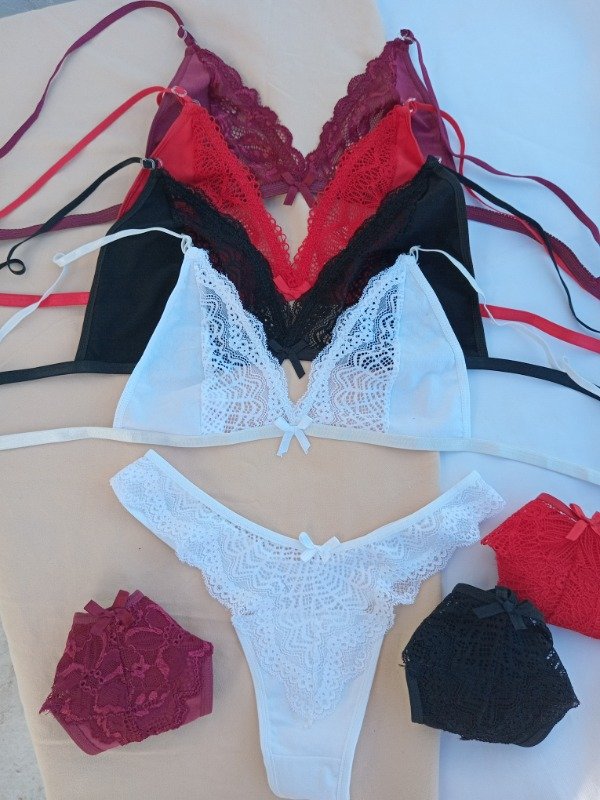 Producto - Conjuntos brallet con less en V