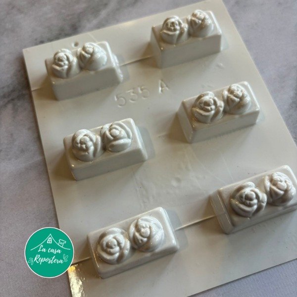Producto - PLACA PLASTICA BOMBON CON FLORES 535