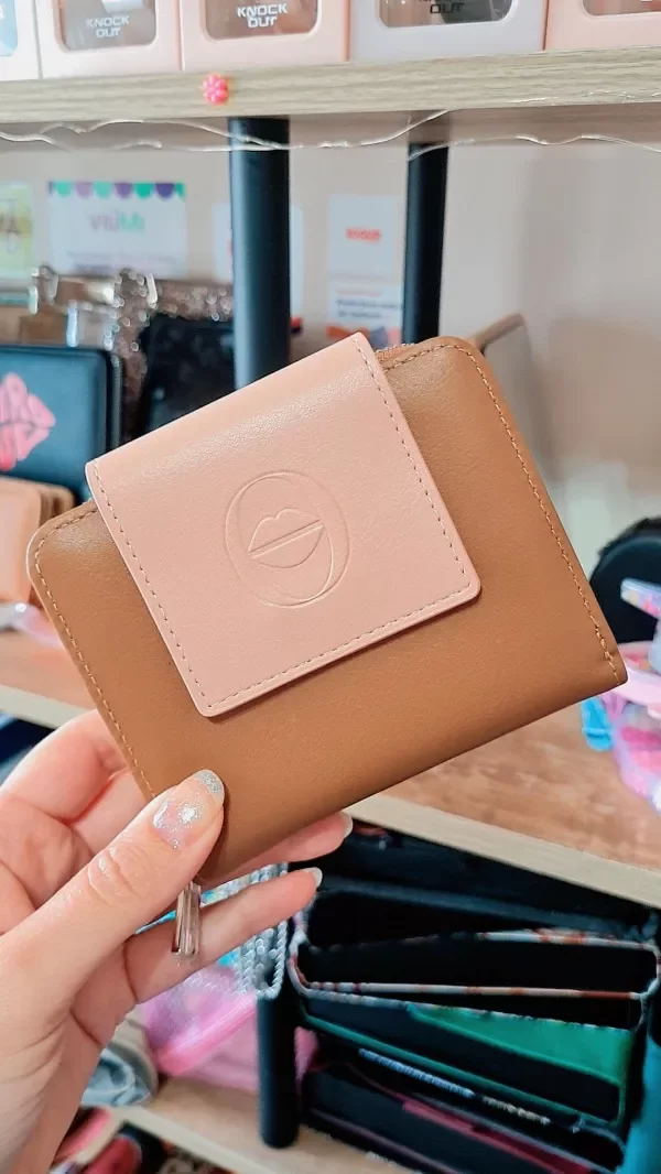 Producto - Minibilletera Las Oreiro Mocca Art 28740