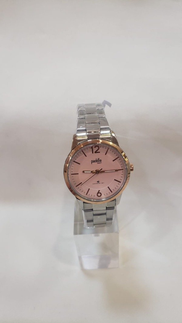 Producto - Reloj paddle fondo rosa