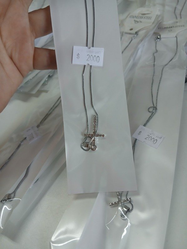 Producto - Cadena cruz con stras