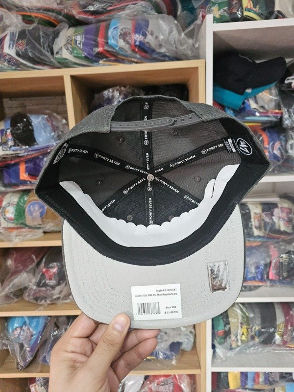 Vegas golden knights gray de 47 captain snapback nhl — imagen 3