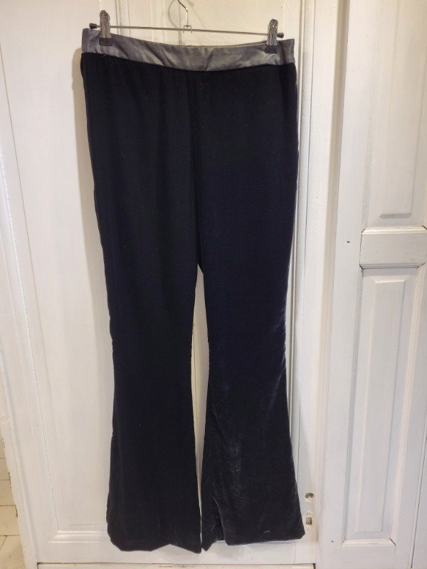 Producto - Pantalón VITAMINA oxford terciopelo negro Talle 42 - PRECIO: 56X