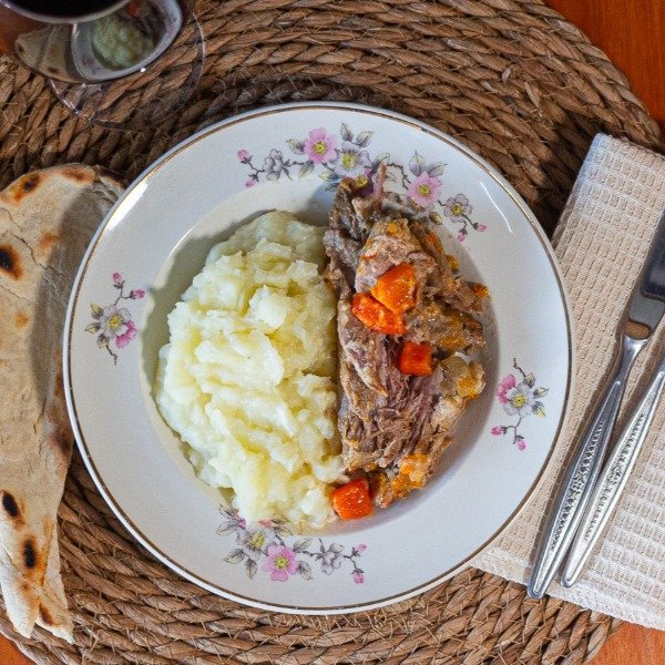 Producto - Bondiola braseada con puré de papas