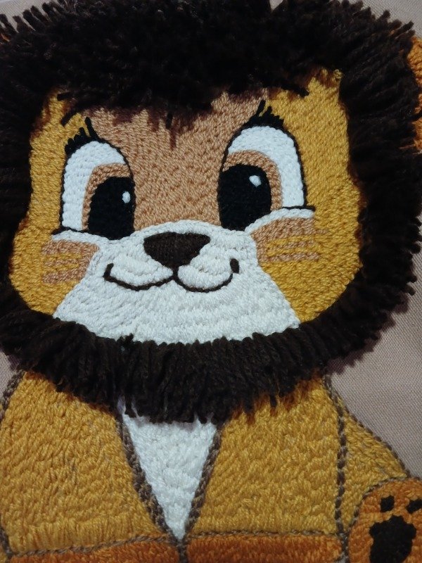 Producto - Almohadón Bordado en Relieve- Rey de la Selva - 1