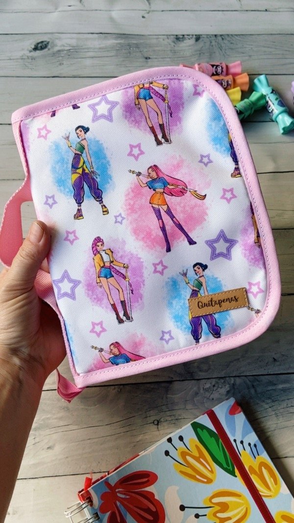 Producto - Cartuchera Infantil Luli Estampa guerreras K pop rosa