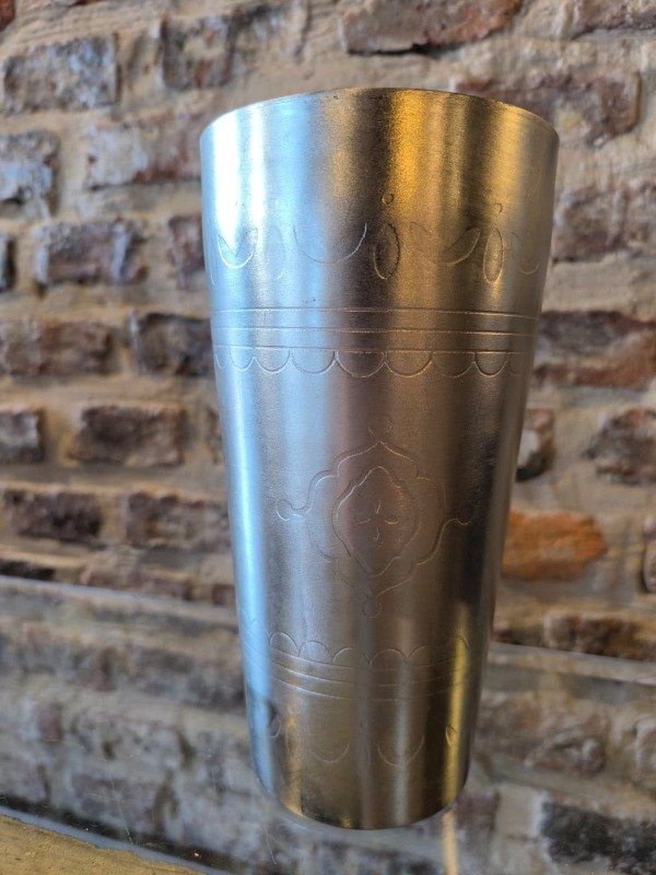 Producto - OBJETO DECO / JARRON METALICO / M: 12.5 CM X 23 CM