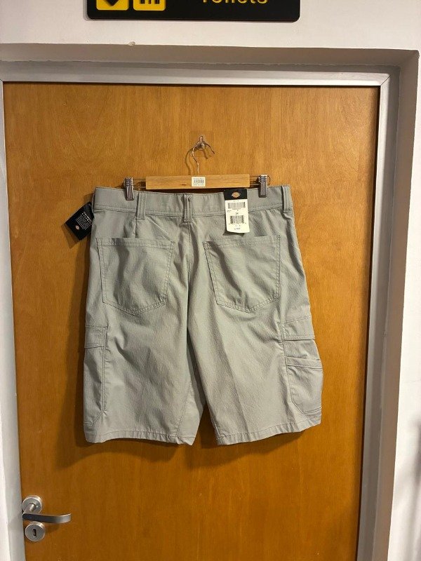 Producto - Bermuda tipo cargo gris Dickies