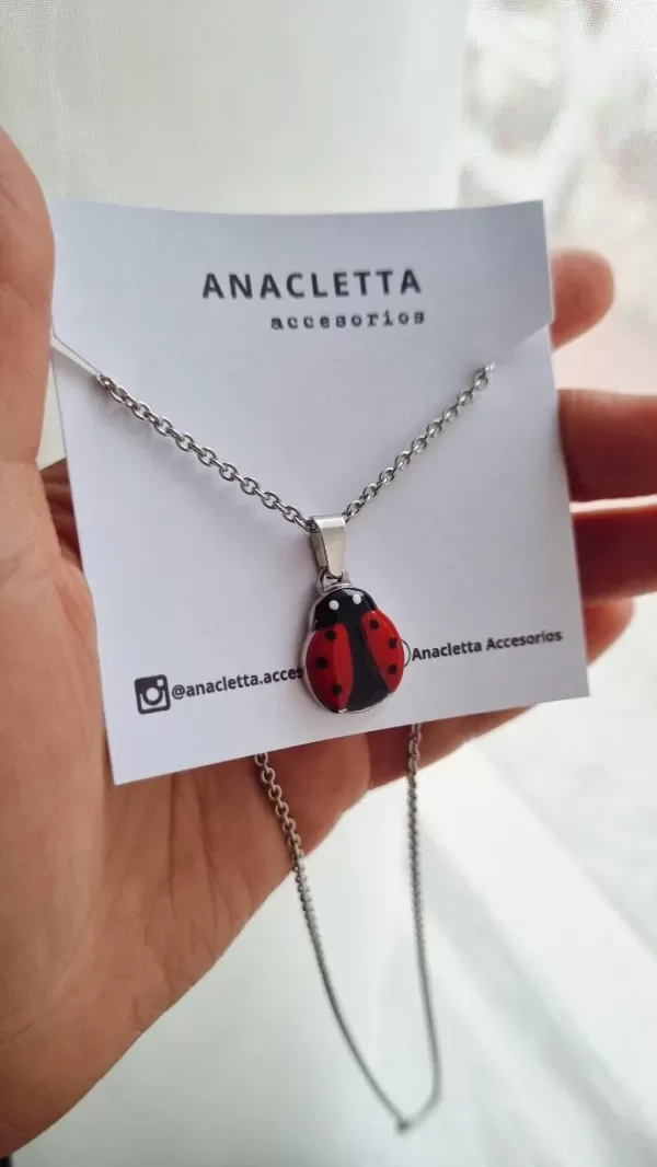 Producto - Gargantilla vaquita inflada esmaltada Aq