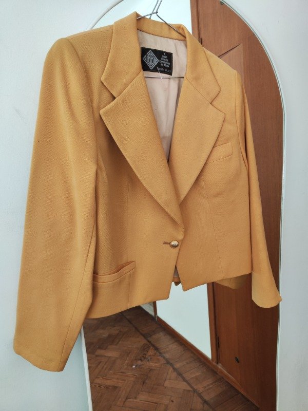 Producto - Saco Amarillo Barry Black