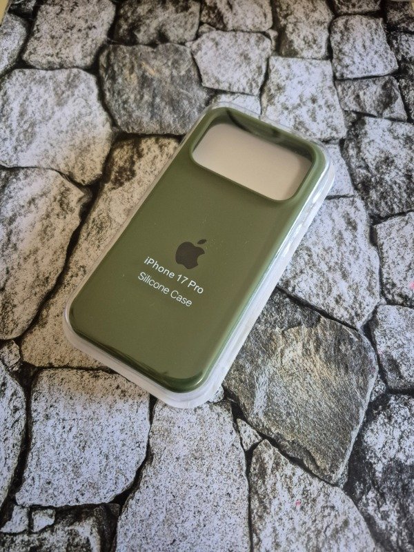 Producto - Funda silicone case logo Iphone 17 Pro verde militar