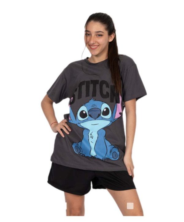 Producto - REMERA STITCH NOT ALONE DOBLE ESTAMPA GRIS OSCURO