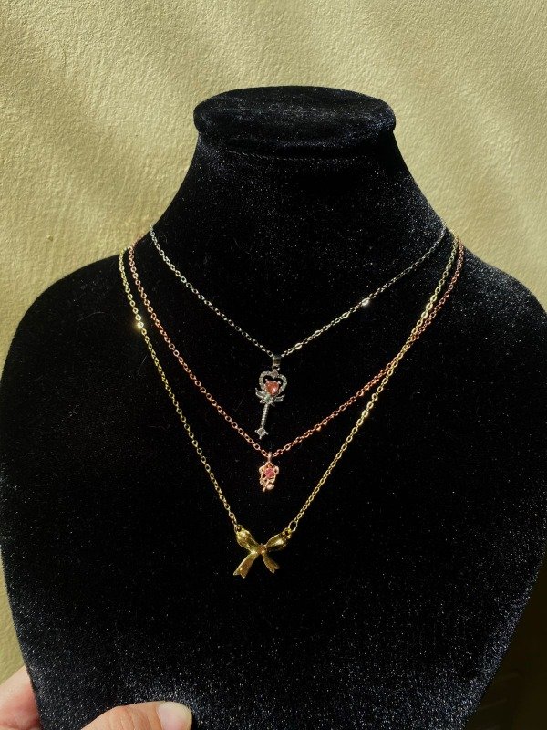 Producto - collares Y2K plateado, dorado y rosa viejo