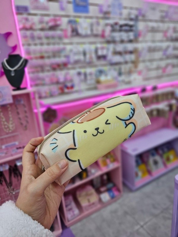 Producto - Cartuchera Pompompurin (Marca Fekso Store)