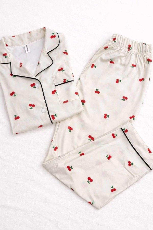 Producto - Pijama camisero natural cerezas rojo