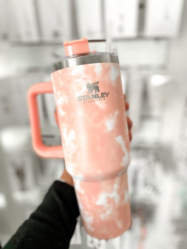 Producto - Vaso Quencher estampado rosa térmico 1.2 litros. SIMIL STANLEY