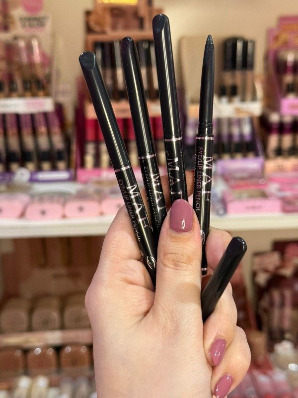 Producto - Delineador retráctil negro