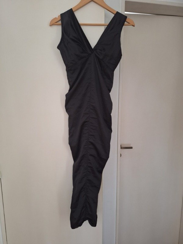 Producto - Vestido negro al cuerpo