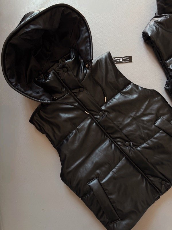 Producto - Chaleco engomado /capucha desmontable