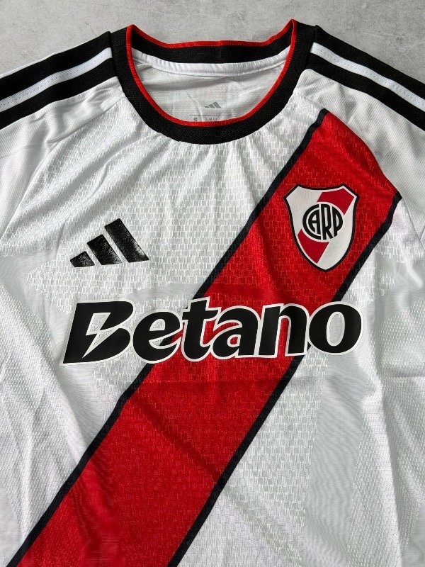 Producto - CAMISETA IMPORTADA VERSIÓN JUGADOR + OJOTAS - COMBO TITULAR - 2
