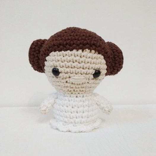 Mini Princesa Leia - Patrón en PDF - Universo Cora King