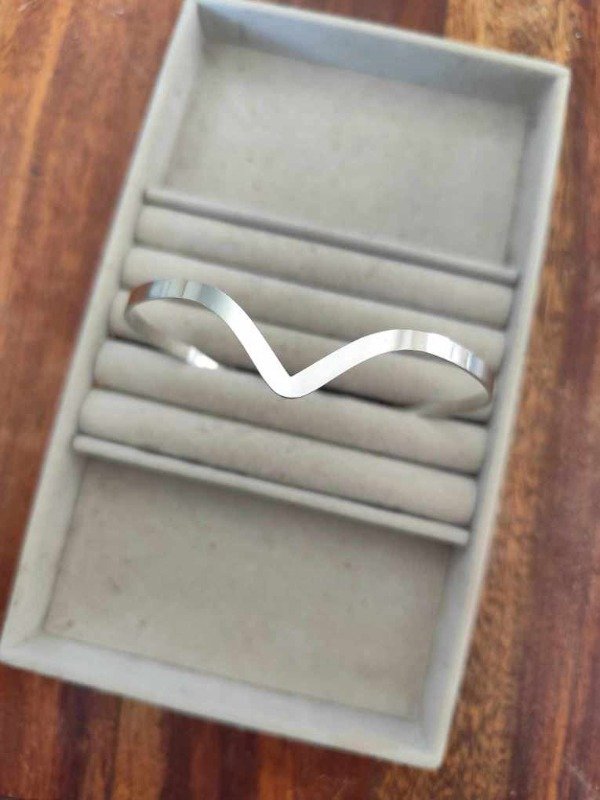 Producto - Brazalete en v. Plateado