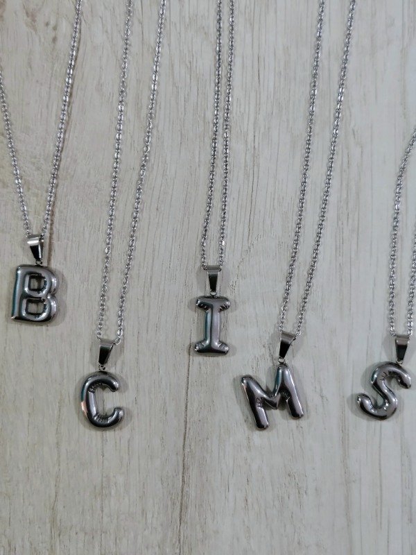 Producto - Cadena con iniciales plateadas infladas