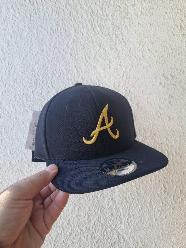 Producto - Gorra ATLANTA PLANA CERRADA NEGRA