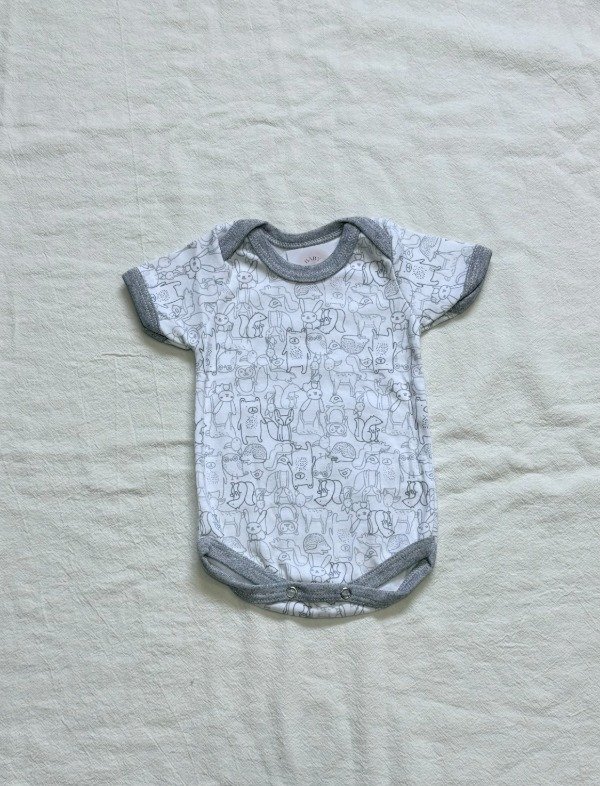 Producto - Body Mangas Cortas Animales Gris