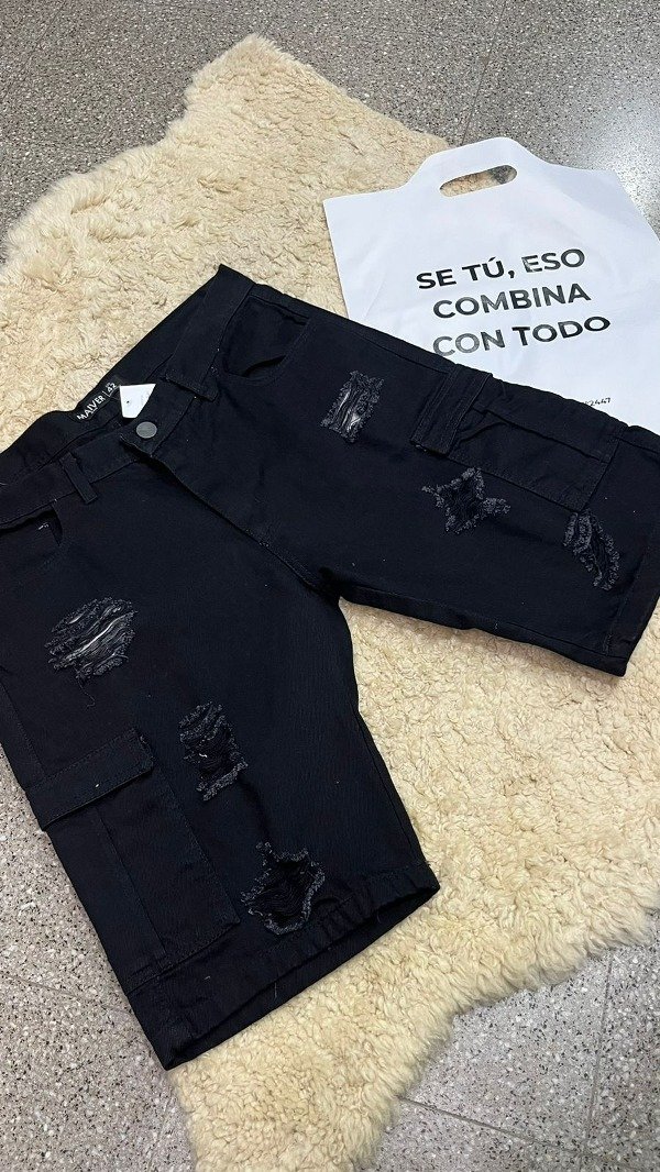 Producto - Bermuda roturas negra
