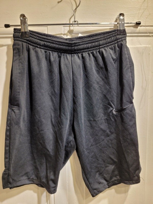 Producto - Short NIKE negro deportivo Talle 8/10 años - PRECIO: 10X