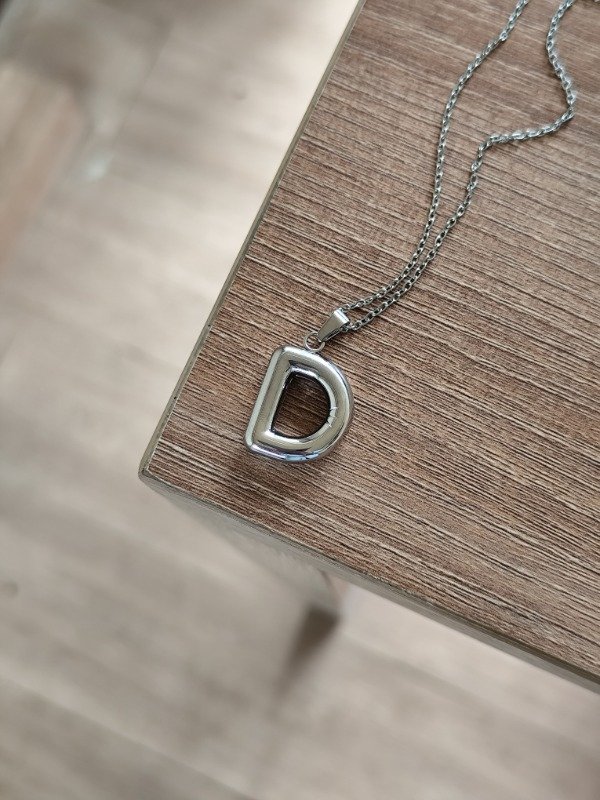 Producto - Collar Iniciaal D bombe