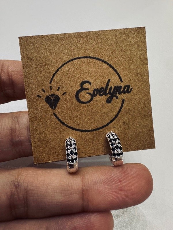Producto - Argollitas mini bordaditas Negras Plata