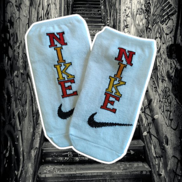 Producto - Nike letras rojo amarillo