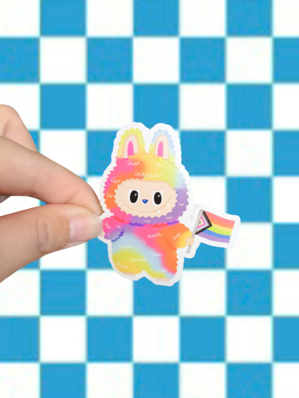 Producto - Sticker Vinilo Labubu orgulloso