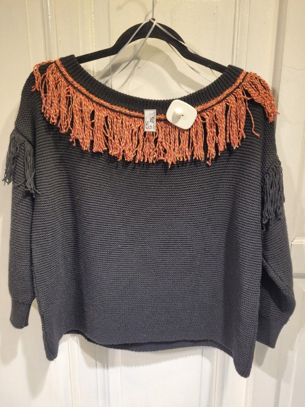 Producto - Sweater BENETTON negro con flecos de colores Talle S - PRECIO: 56X - 1