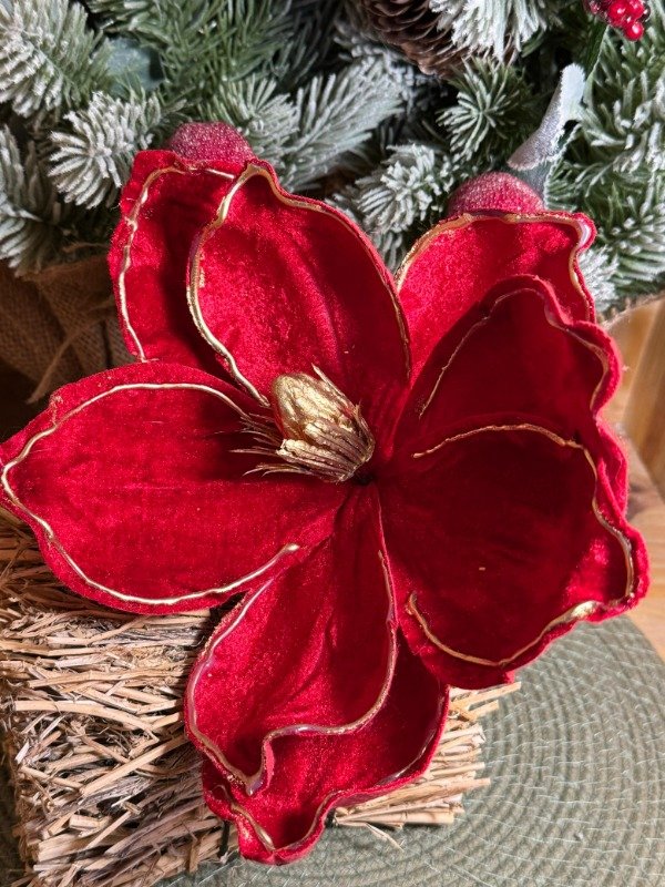 Producto - Flor magnolia roja (Efectivo: 8.720)