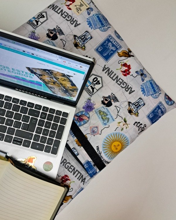 Producto - Funda para notebook Argentina IMPERMEABLE - 5