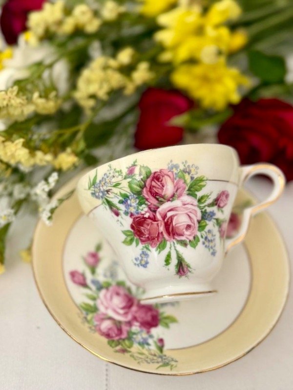 Producto - Taza y plato de té Rosina